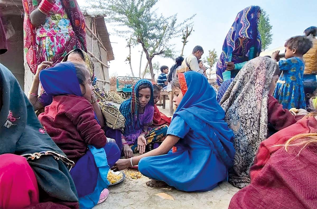 ”Yksi vartioi kiväärin kanssa, kun toinen saarnasi evankeliumia”