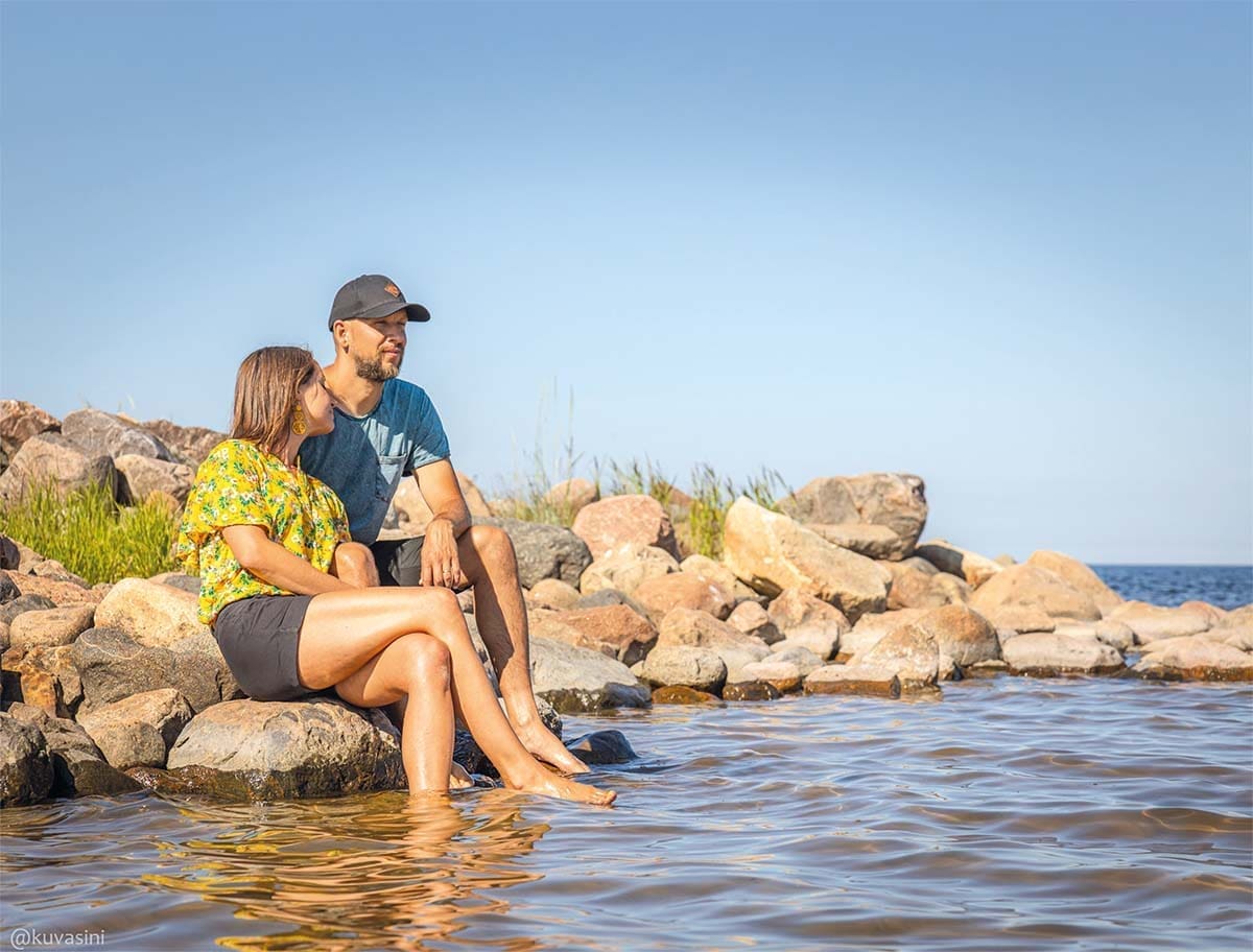 Keltaiset kupit ja kolme kitaraa