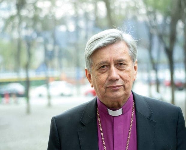 Kuvassa piispa Joel Luhamets