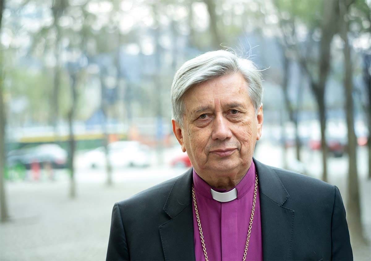 ”Sillä välin KGB oli piirittänyt rukoushuoneen”