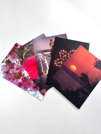 Kuvassa on Sleyn lähetystyön hyväksi myytävä postikorttisarja